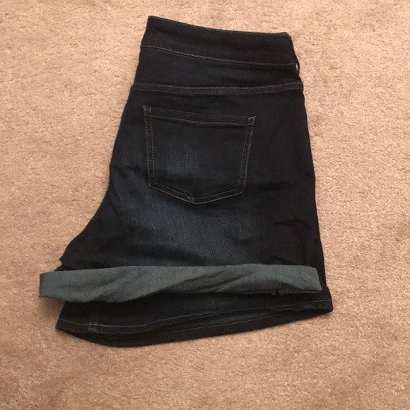 Shorts - Picture 2 of 3